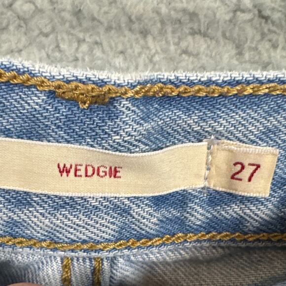 Levi’s Wedgie Straight Fit Denim Jeans Light Wash Butt Lift SZ 27 Timeless Style - Picture 9 of 11